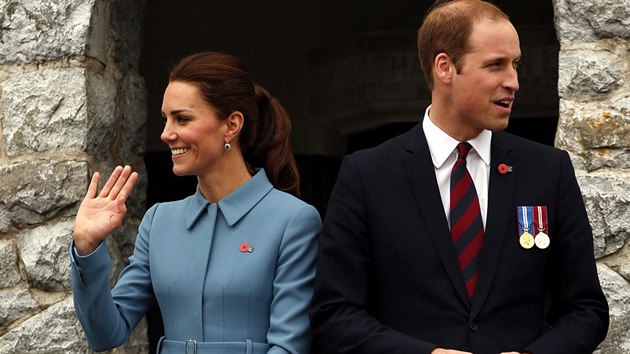 Princ William a jeho manelka Kate po kladen vnc vlenm hrdinm v Blenheimu (10. dubna 2014)