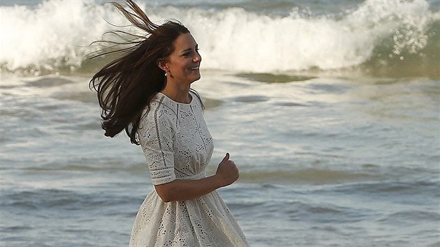 Kate si zabhala na Manly beach (Sydney, 18. dubna 2014).