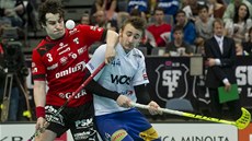 Superfinále v pražské O2 areně. Michal Podhráský z Tatranu Střešovice (vlevo) a Superfinále v pražské O2 areně. Michal Podhráský z Tatranu Střešovice (vlevo) a