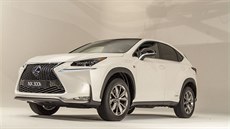 Lexus NX 300h - předprodukční kus ve fotoateliéru Lexus NX 300h - předprodukční kus ve fotoateliéru