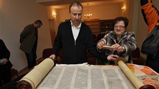 Svitek Tóry budou moci návštěvníci krnovského templu vidět poprvé při... Svitek Tóry budou moci návštěvníci krnovského templu vidět poprvé při...