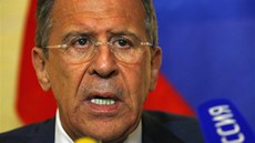 Ruský ministr zahranií Sergej Lavrov po tvrtením jednání v enev (17. dubna)