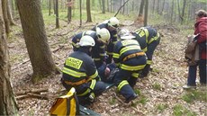 Rumunského turistu, kterému došly při výšlapu u propasti Macocha síly, položili... Rumunského turistu, kterému došly při výšlapu u propasti Macocha síly, položili...