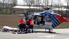 Váná nehoda autobusu a osobního auta Kia na silnici I/43 poblí Boitova na...