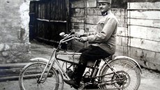 Řidič auta, v němž jel následník trůnu s chotí v době atentátu. Lojka pocházel... Řidič auta, v němž jel následník trůnu s chotí v době atentátu. Lojka pocházel...