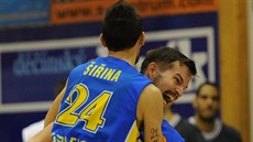 Jakub Šiřina a Martin Gniadek slaví výhru Opavy. Jakub Šiřina a Martin Gniadek slaví výhru Opavy.