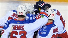 Hokejisté pražského Lva slaví první gól ve finále KHL na ledě Magnitogorsku. Hokejisté pražského Lva slaví první gól ve finále KHL na ledě Magnitogorsku.