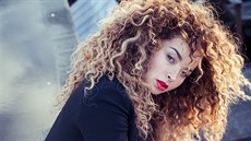 Nadějná britská zpěvačka Ella Eyre zazpívá v roce 2014 na pražském festivalu... Nadějná britská zpěvačka Ella Eyre zazpívá v roce 2014 na pražském festivalu...