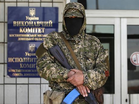 Rutí ozbrojenci podle plukovnice SBU ovládají východ Ukrajiny (28. dubna)