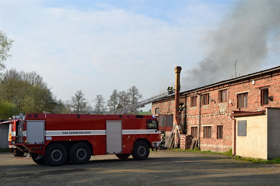 Na Semilsku hoela stecha zemdlské budovy.