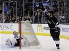  Justin Williams z Los Angeles a jeho oslavn gesto pot, co pekonal Antiho