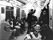 V prvnch dnech provozu metra byly k vidn nevedn situace, jako napklad husa i Husk  v metru