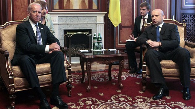 Americký viceprezident Joe Biden se v Kyjevě setkal s úřadujícím prezidentem Oleksandrem Turčynovem (22. dubna 2014)