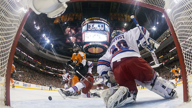 VTZN BRANKA. Henrik Lundqvist u nem anci, prv ho pekonal Jakub Vorek.