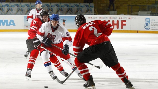 Semifinle hokejovho mistrovstv svta do 18 let esko (bl) vs. Kanada. 