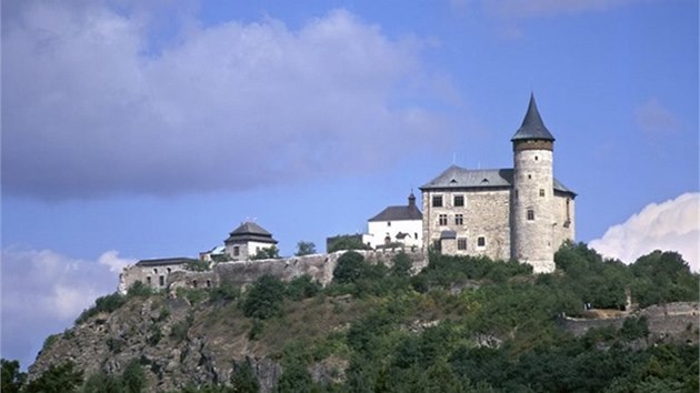 Oblbenm clem vlet v okol Pardubic je hrad Kuntick hora