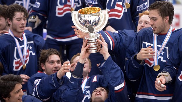 Amerit hokejist se zlatmi medailemi a pohrem pro mistry svta do 18 let.