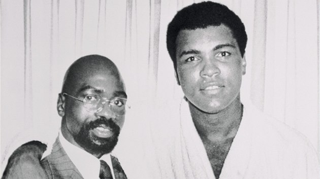 Tak odlin boxersk styly, tak stejn cl. Rubin Carter i Muhammad Ali se seli v boji proti rasismu.