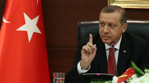 Tureck premir Recep Tayyip Erdogan vyjdil v pedveer 99. vro soustrast potomkm statisc Armn, kte byli povradni v poslednch letech existence osmansk e (23. dubna 2014).