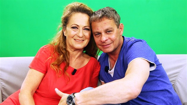 Hereka Simona Staov a reisr Filip Ren pi videochatu se teni iDNES.cz. (29. dubna 2014)