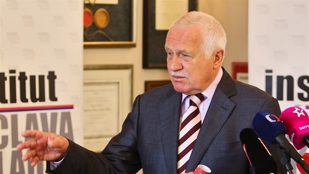 Exprezident Vclav Klaus na brfinku k destmu vro vstupu eska do Evropsk unie (29. dubna 2014).