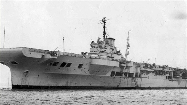 Letadlov lo HMS Illustrious