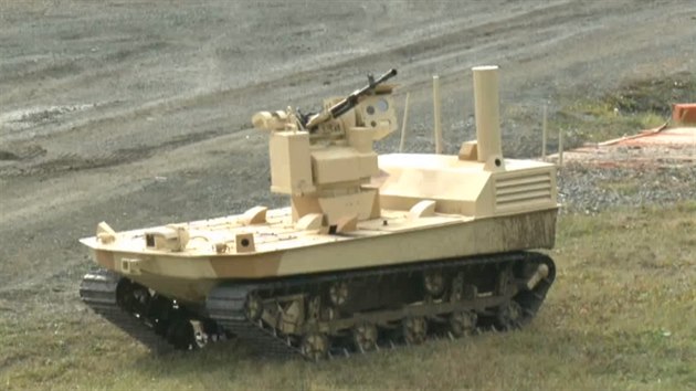 Rusk "mobiln robotick systm" pouvan k ostraze vojenskch objekt na veejn ukzce na vojenskm veletrhu v roce 2013
