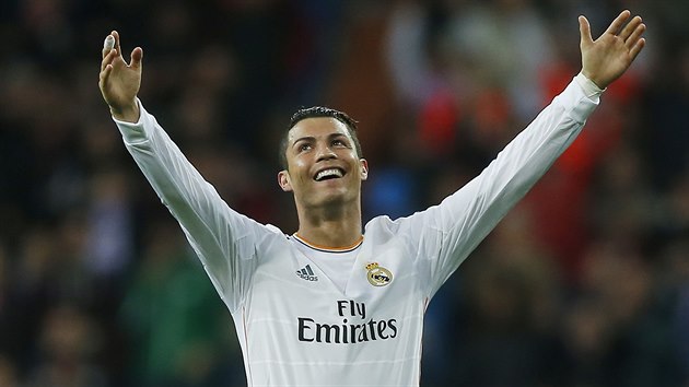 HRDINA VEERA. Real Madrid thla za vtzstvm jeho nejvt hvzda Cristiano Ronaldo.