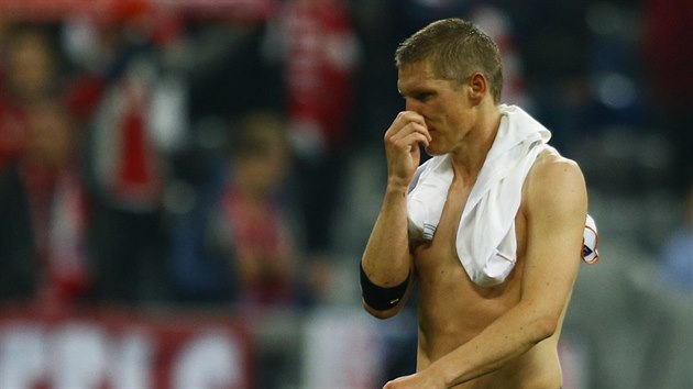 Zlonk Bastian Schweinsteiger z Bayernu Mnichov opout hit po prohranm semifinle Ligy mistr.