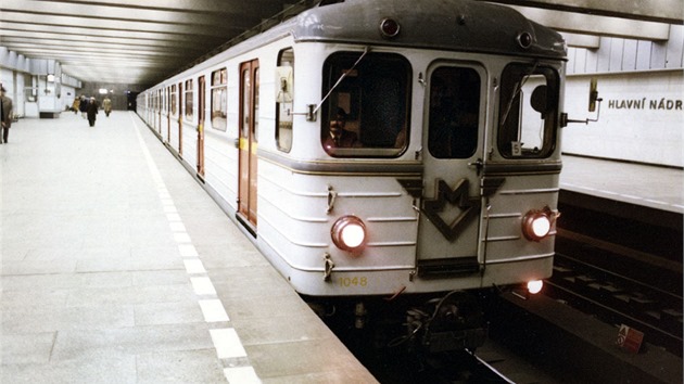 tyvozov souprava Es ve stanici Hlavn ndra v roce 1975