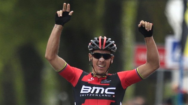 Belgick cyklista Philippe Gilbert  projd vtzn clem zvodu Amstel Gold Race.