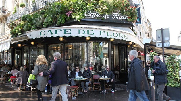 Slavn kavrna Cafe de Flore ve tvrti Saint-Germain des Prs je dnes v prvn ad turistickou atrakc.