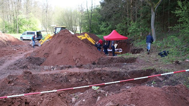 Archeologov a kriminalist nali ostatky t lid v Rudnku na Trutnovsku, zaalo vyetovn nkolikansobn vrady.