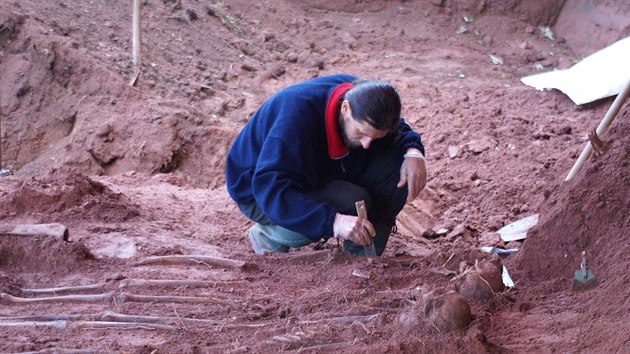 Archeologov a kriminalist nali ostatky t lid v Rudnku na Trutnovsku, zaalo vyetovn nkolikansobn vrady.