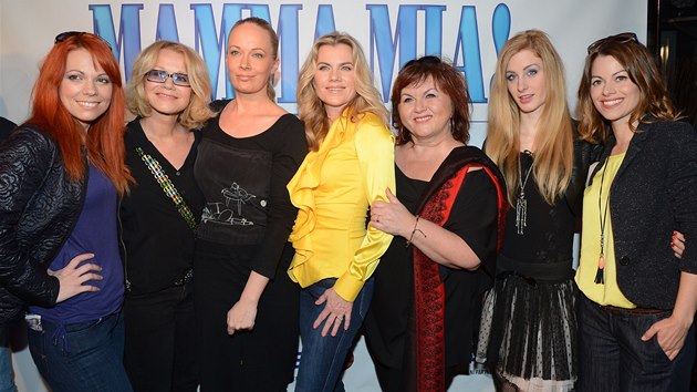 Hvzdy muziklu Mamma Mia!: Michaela Noskov, Jitka Asterov, Alena Antalov, Leona Machlkov, Hanka Kkov, Sabina Kovkov a Hana Holiov