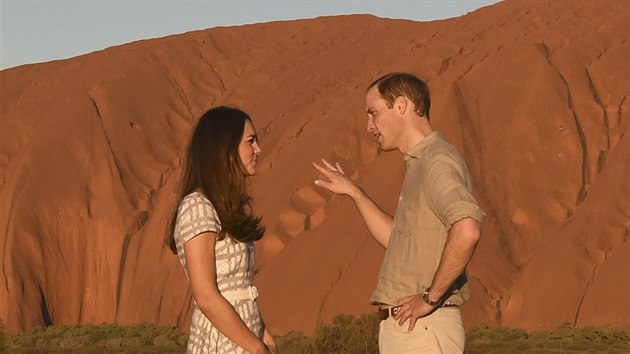 Princ William a Kate ped sklou Uluru v Austrlii (22. dubna 2014)