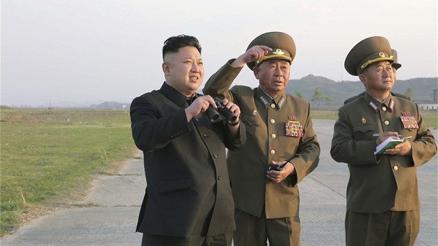 Minul tden severokorejsk vdce dohlel na vcvik armdnch letc (22. 4. 2014).