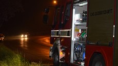 U vyproování vozu z Vltavy zasahovaly tyi hasiské jednotky (22.4.2014)