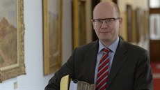 Předseda vlády Bohuslav Sobotka přichází na zasedání vlády 28. dubna v Praze. Předseda vlády Bohuslav Sobotka přichází na zasedání vlády 28. dubna v Praze.
