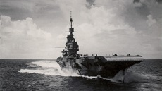 Letadlová loď HMS Illustrious Letadlová loď HMS Illustrious