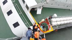 Kapitán potápjícího se jihokorejského trajektu Sewol opoutl lo mezi prvními.