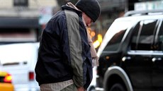 Richard Gere byl v New Yorku od skutených bezdomovc k nerozeznání.