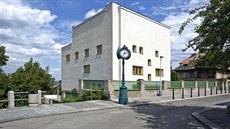 Architekt Adolf Loos tehdejí stavební pedpisy ignoroval. Jinak by Müllerova vila nikdy nestála.