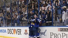 Chris Porter (vpravo) a Vladimir Tarasenko se radují z gólu St. Louis. Chris Porter (vpravo) a Vladimir Tarasenko se radují z gólu St. Louis.