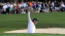 Matt Kuchar jásá po skvělé ráně z písku v závěru turnaje v Hilton Head. Matt Kuchar jásá po skvělé ráně z písku v závěru turnaje v Hilton Head.