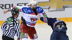 Bitka v podání Briana O'Byrnea z leva Praha a Vladimíra Maleňkicha z... Bitka v podání Briana O'Byrnea z leva Praha a Vladimíra Maleňkicha z...