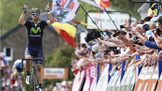 panlský závodník Alejandro Valverde slaví svj triumf v klasice Valonský íp. 