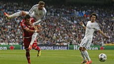 NASKO SI. Sergio Ramos z Realu Madrid naskoil na prothráe z Bayernu Mnichov,