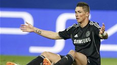 PRO M POÁD FAULUJETE? Fernando Torres, útoník Chelsea, bhem duelu na