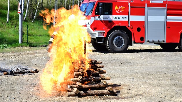 Pokus s hranicí deva polité benzinem, který provedli liberetí profesionální...